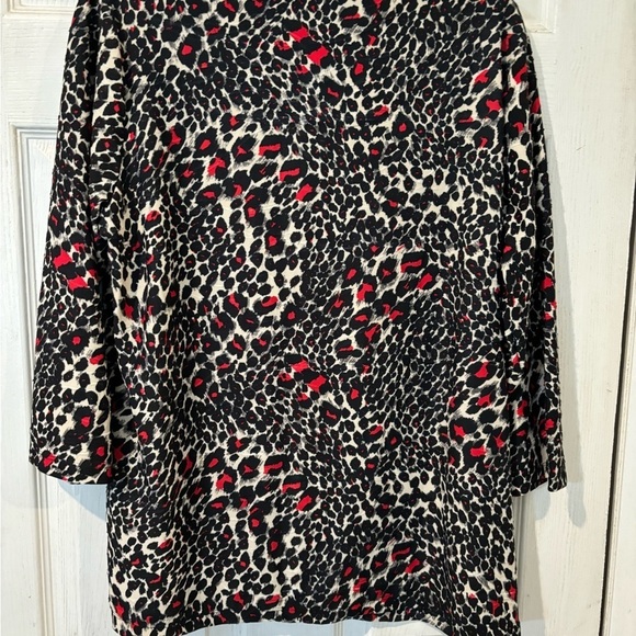 NWOT Emily Daniels Textured Red and Black Leopard Knit Top - Picture 4 of 4
